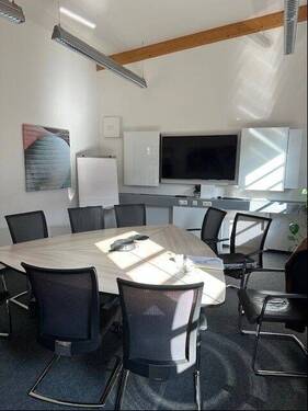 fröhliches Team - gesunde Bilanz.jpg - Büro in Dachau