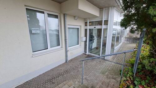 Eingangsbereich Schiebetür - Vielseitig nutzbares Gewerbe im Hexental
