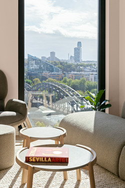 Wohnzimmer mit Blick - Etagenwohnung mit 69,50 m² in Frankfurt am Main zur Miete