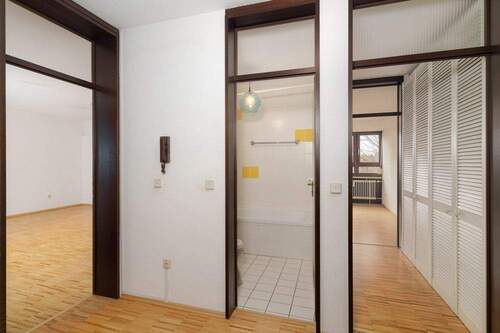 Eingangsbereich - 2 Zimmer Etagenwohnung zum Kaufen in Würzburg