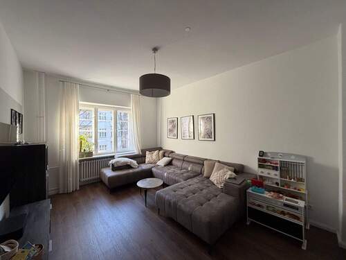Wohnzimmer - 4 Zimmer Etagenwohnung zum Kaufen in Berlin