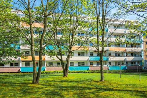 Hausansicht - Top-sanierte 2-Raum-Wohnung in schöner Lage