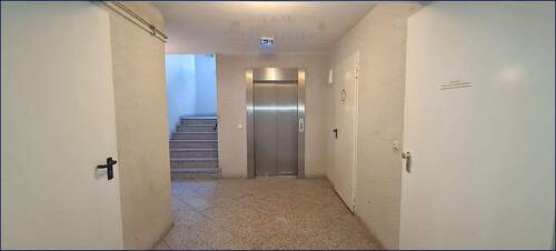 Treppenhaus Mitte_rechts KG - 