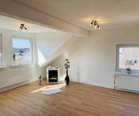 Wohnzimmer - 4 Zimmer Etagenwohnung in Neindorf