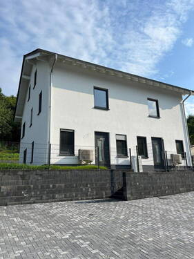 Bild 2 - 5 Zimmer Doppelhaushälfte zur Miete in Roth