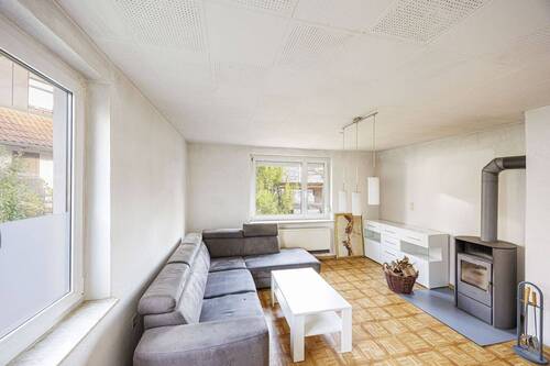 Wohnzimmer EG - 8 Zimmer Mehrfamilienhaus, Wohnhaus zum Kaufen in Sersheim