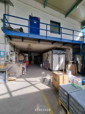 Lackiererei Büro im OG - 