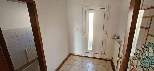 Eingang.jpg - 5 Zimmer Doppelhaushälfte in Langenpreising