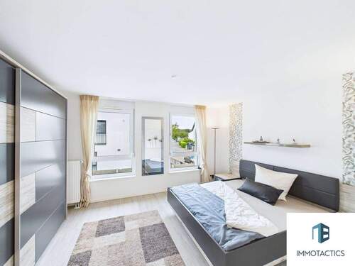 Schlafzimmer Musterhaus - 5 Zimmer Doppelhaushälfte zum Kaufen in Rüdesheim