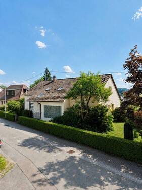 Hausansicht Gartenseite - 9 Zimmer Einfamilienhaus zum Kaufen in Illingen