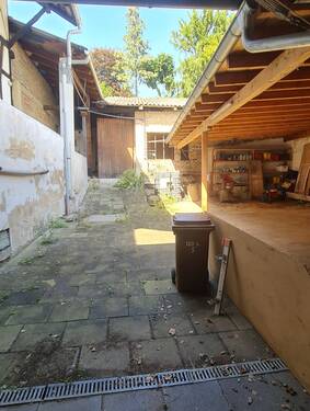 Hofeinfahrt - viel Platz für Fahrzeuge.jpg - 