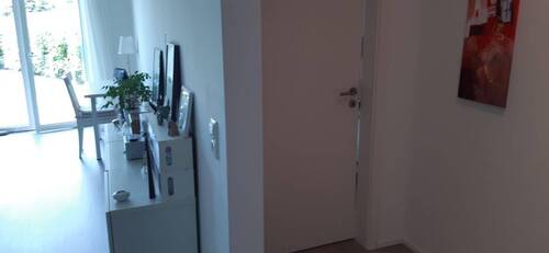 Wohnzimmer und Tür Schlafzimme - 