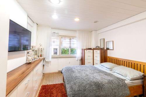 Schlafzimmer EG - 9 Zimmer Mehrfamilienhaus, Wohnhaus zum Kaufen in Marbach am Neckar