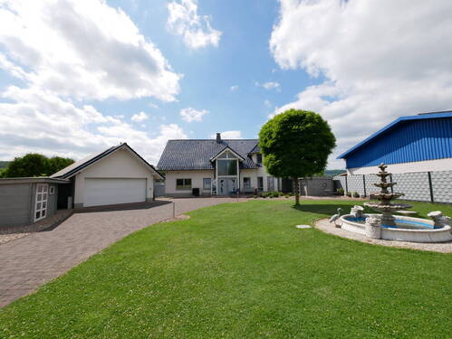 Straßenansicht - Einfamilienhaus mit 245,80 m&sup2; in Willebadessen zum Kaufen