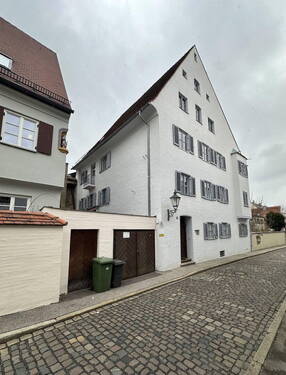 Bild 1 - Einzeldenkmal - Mehrfamilienhaus in Augsburgs Innenstadt, Dachbodenausbau möglich
