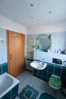 Badezimmer mit Wanne OG - 