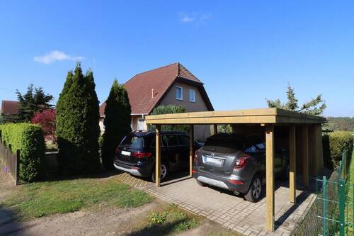 Carport und Stellplätze - 