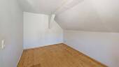 Schlafzimmer DG leer - 