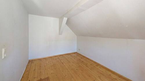 Schlafzimmer DG leer - 
