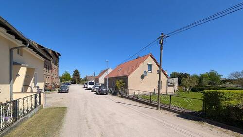Haus und Garten von der Straße - 5 Zimmer Mehrfamilienhaus, Wohnhaus in Groß Kreutz (Havel)
