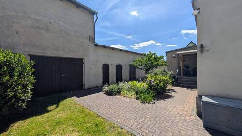 Terrasse mit Scheune - Mehrfamilienhaus, Wohnhaus mit 147,60 m&sup2; in Groß Kreutz (Havel) zum Kaufen