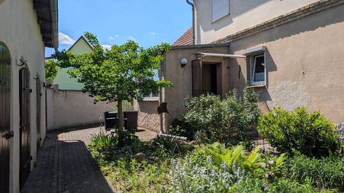 Pflanzbeete im Hof und Eingang EG - 
