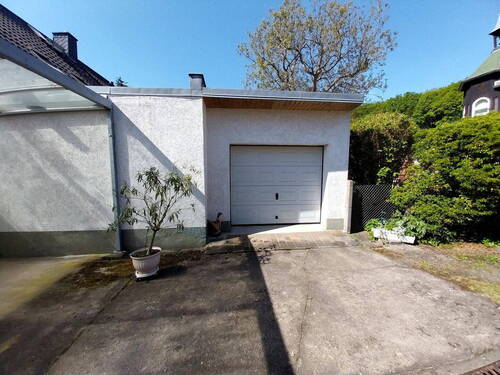 Garage mit Rolltor - 