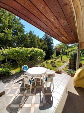 Terrasse mit Blick auf Garten - 8 Zimmer Einfamilienhaus in Potsdam