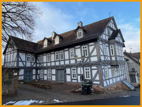 Blick auf die Immobilie.jpeg - 1 Zimmer Mehrfamilienhaus, Wohnhaus in Schwalmstadt