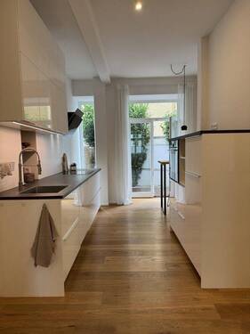 Küche mit Blick ins Grüne - Etagenwohnung mit 73,00 m&sup2; in München zur Miete