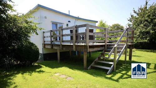 Rückansicht mit Terrasse - 