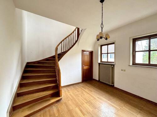 Treppenhaus - Einfamilienhaus mit 258,00 m&sup2; in Kaiserslautern zum Kaufen