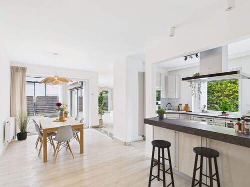 Küchen,- und Essbereich - 8 Zimmer Bungalow zum Kaufen in Hamburg