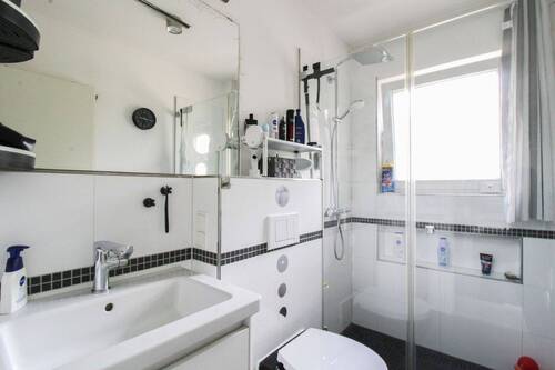 Badezimmer - Einfamilienhaus in Berlin zum Kaufen