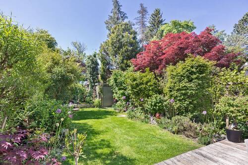 Garten mit Gartenhaus - 