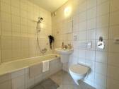 Badezimmer - 3 Zimmer Etagenwohnung zur Miete in Chemnitz