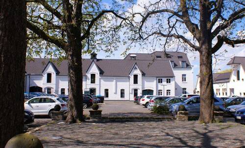 Bild 1 - Sehr schöner und repräsentativer Loft-Büroraum in umgebautem Gutshof - All-in-Miete