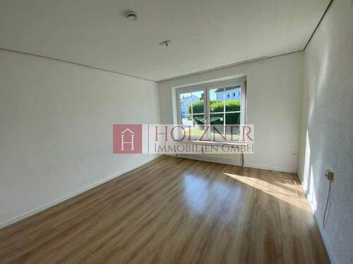 Holzner Immobilien - 3 Zimmer Etagenwohnung in Oberahrain