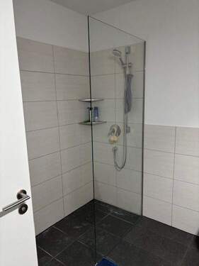 Dusche - 2 Zimmer Etagenwohnung in Würzburg