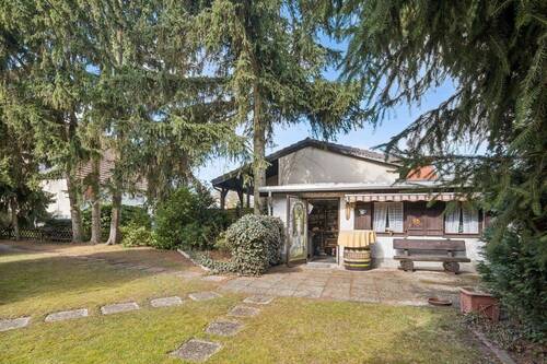 GARTENANSICHT MIT SCHUPPEN - 