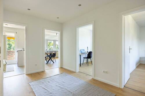 Großzügiger Eingangsbereich - Erstbezug nach Modernisierung! Drei-Zimmer-Wohnung mit Balkon nahe dem Mühlenviertel