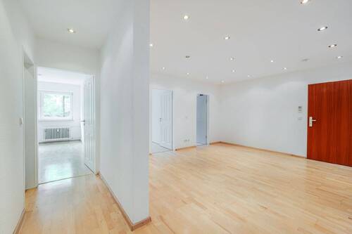 Flur und Eingangsbereich - 4 Zimmer Etagenwohnung in München