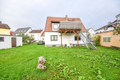 Garten - 6 Zimmer Mehrfamilienhaus, Wohnhaus in Großostheim