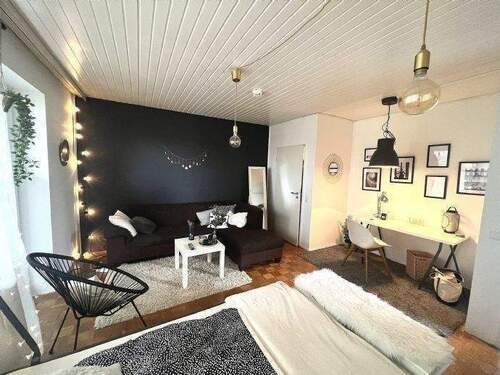 Wohn- und Schlafzimmer - Kleines Apartment im Dachgeschoss mit sonniger Loggia in beliebter Wohnlage von Oldenburg nahe Weser-Ems-Halle