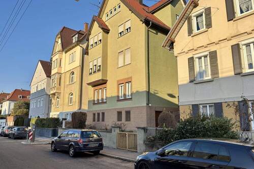 Hausansicht - 1 Zimmer Mehrfamilienhaus, Wohnhaus zum Kaufen in Stuttgart