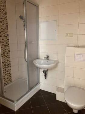 Bad mit Dusche - 