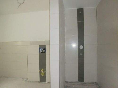 Badezimmer mit Dusche u. WC - 3 Zimmer Etagenwohnung in Bad Bocklet