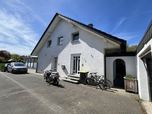 Bild 2 - 7 Zimmer Mehrfamilienhaus, Wohnhaus zum Kaufen in Lage