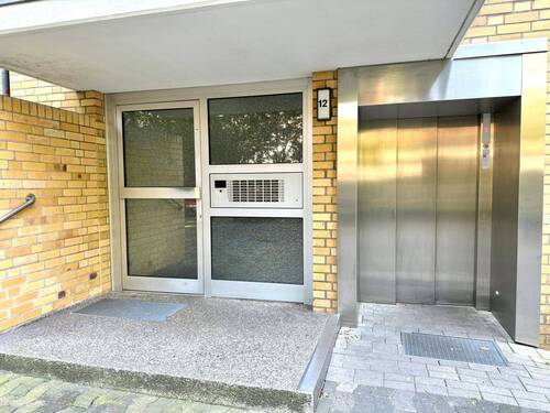 Aufzug - Etagenwohnung mit 75,00 m&sup2; in Hannover zur Miete