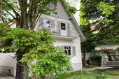 Hausansicht - AIGNER - Kleines Juwel mit Potenzial - Charmantes Einfamilienhaus in ruhiger Siedlungslage